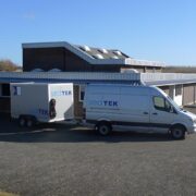 Bilen er indtettet med udstyr til rensning af vandtank